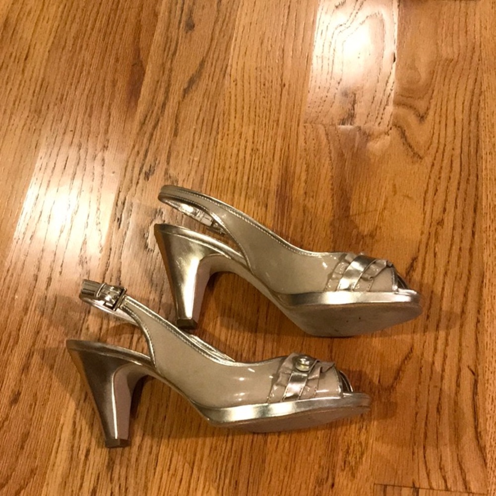 Gorgeous Anne Klein peep toe sling back heels - Picture 3 of 5